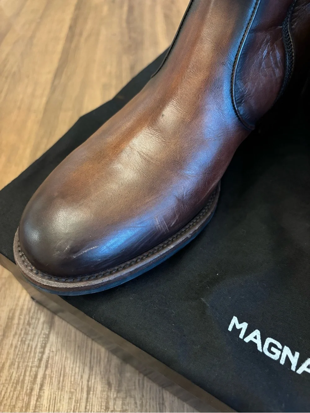 Magnanni Leather Lyon Chelsea Boot